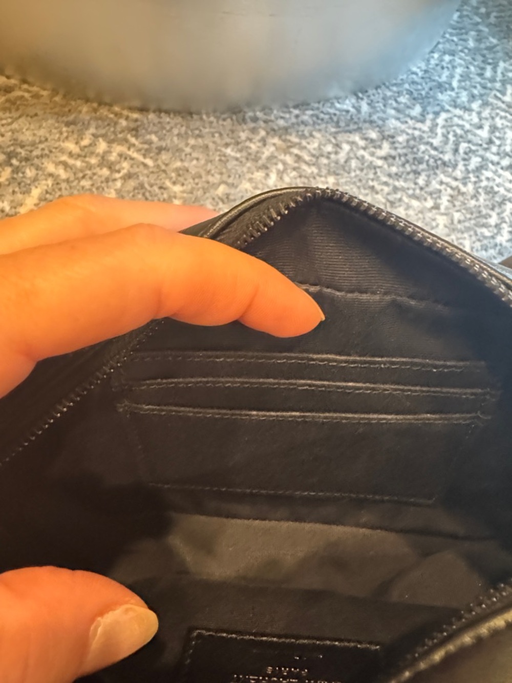 LOU QUILTED BELTBAG BLACK HARDWARE
Saint Laurent
BLACK 34IN / 85CM - Picture 5 of 7